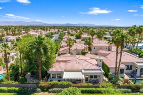 Stylish Desert Getaway - Near Dining & Festivals